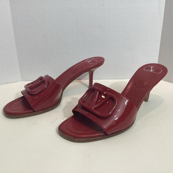 VALENTINO GARAVANI VLOGO PATENT LEATHER SANDALS 37.5